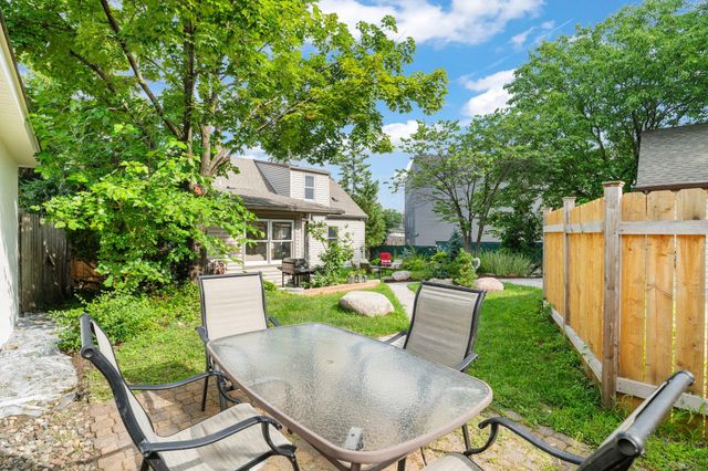 1017 Thomas Avenue S, Minneapolis, MN 55405