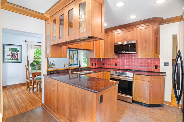 1017 Thomas Avenue S, Minneapolis, MN 55405