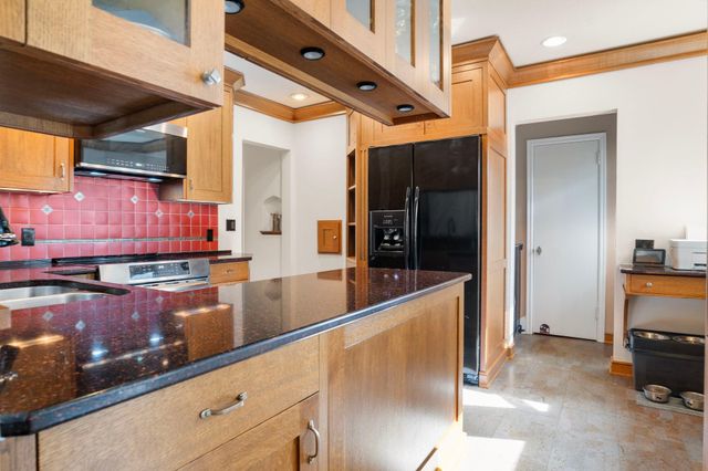 1017 Thomas Avenue S, Minneapolis, MN 55405