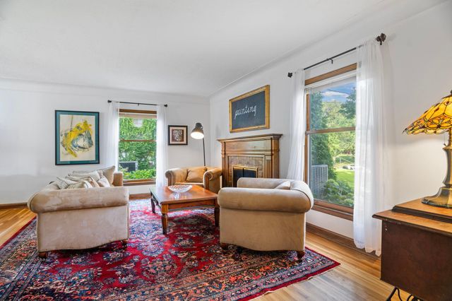 1017 Thomas Avenue S, Minneapolis, MN 55405