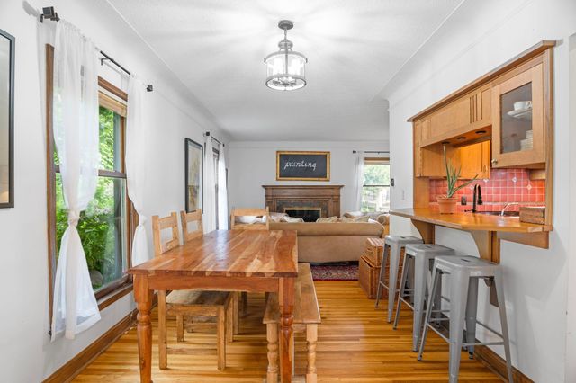 1017 Thomas Avenue S, Minneapolis, MN 55405