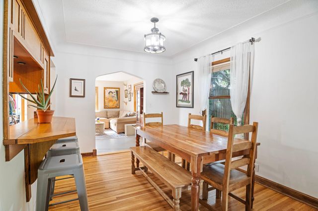 1017 Thomas Avenue S, Minneapolis, MN 55405