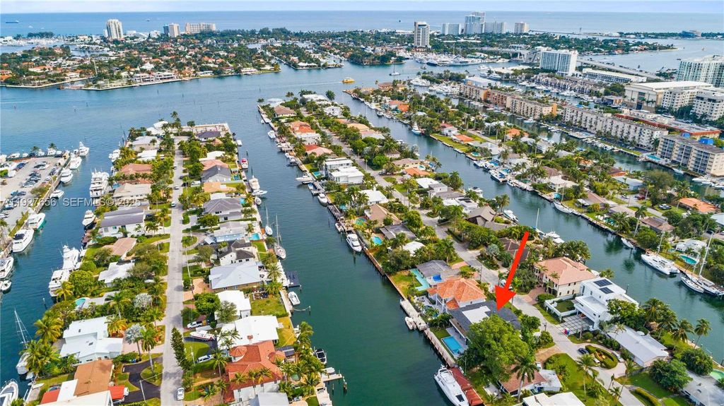 Image 2 of property listing at 1537 SE 13th St, Fort Lauderdale, FL 33316