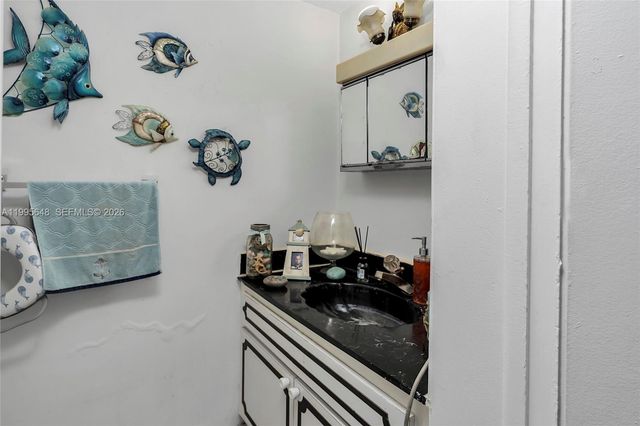 805 W 79th Pl, Hialeah, FL 33014