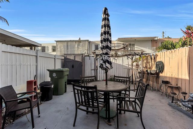 805 W 79th Pl, Hialeah, FL 33014