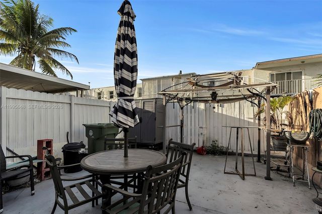 805 W 79th Pl, Hialeah, FL 33014