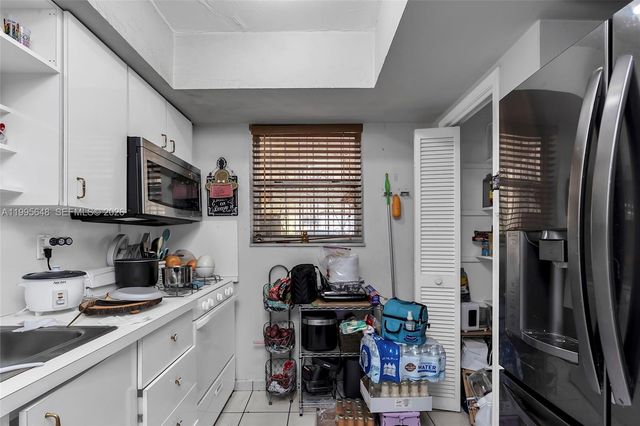 805 W 79th Pl, Hialeah, FL 33014