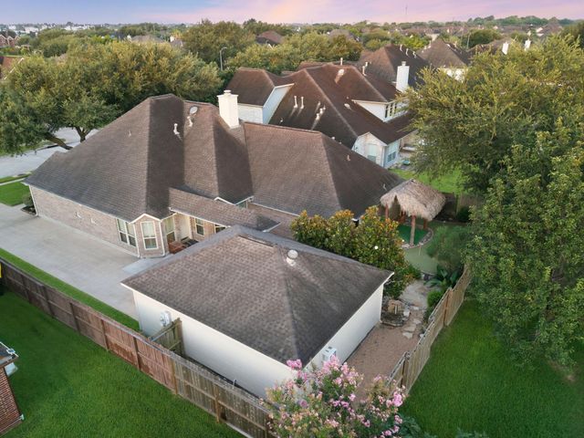 9405 Sundown Drive, Pearland, TX 77584