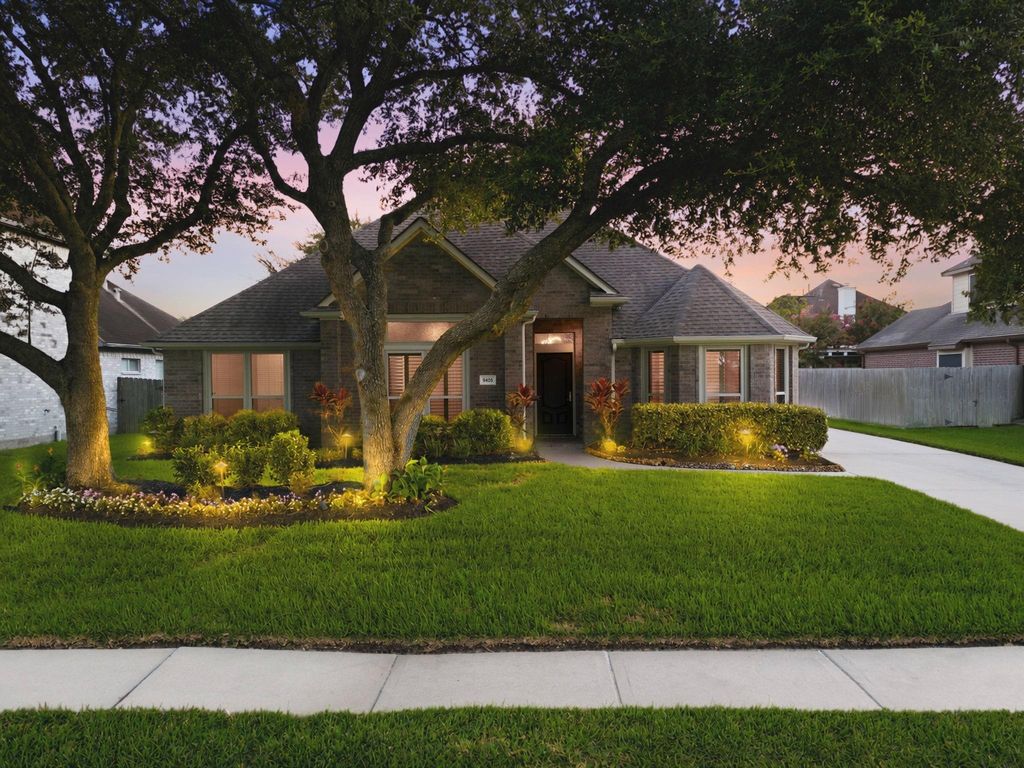 9405 Sundown Drive, Pearland, TX 77584