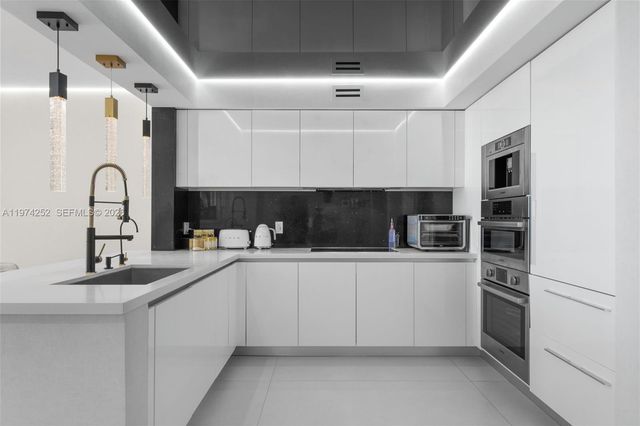 300 Sunny Isles Blvd 4-2003, Sunny Isles Beach, FL 33160