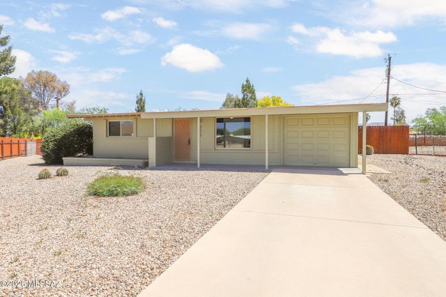 351 S Holcomb Place, Vail, AZ 85641