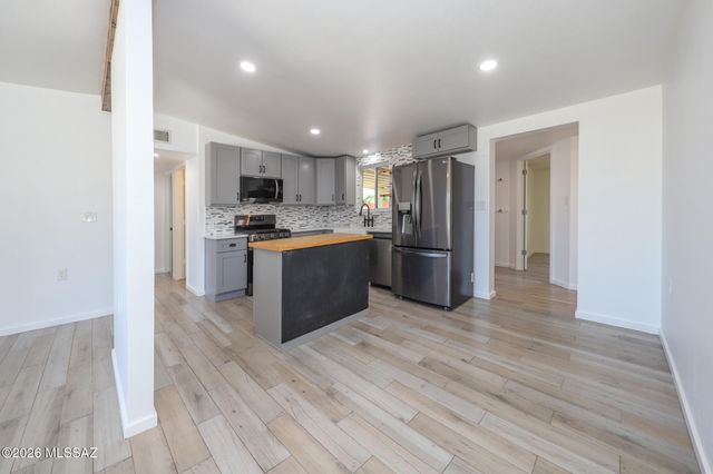 351 S Holcomb Place, Vail, AZ 85641