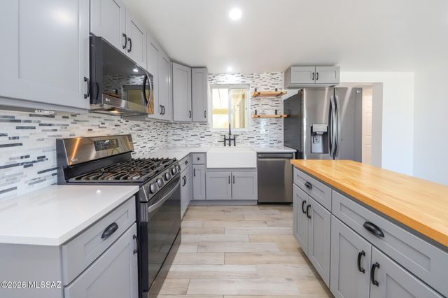 351 S Holcomb Place, Vail, AZ 85641