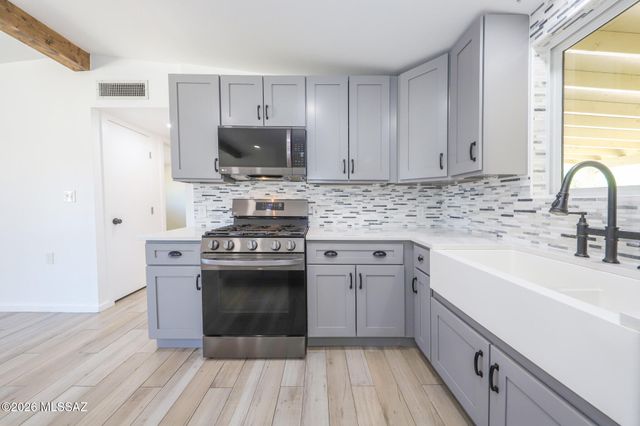 351 S Holcomb Place, Vail, AZ 85641