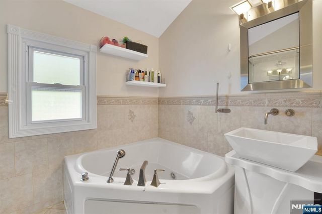 180 Highfield Lane, Nutley, NJ 07110