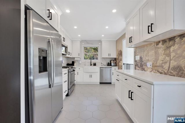 180 Highfield Lane, Nutley, NJ 07110