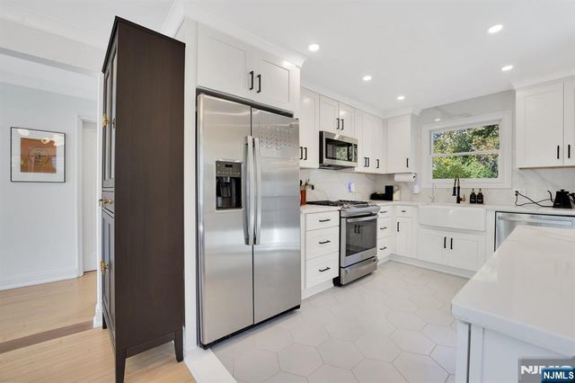 180 Highfield Lane, Nutley, NJ 07110