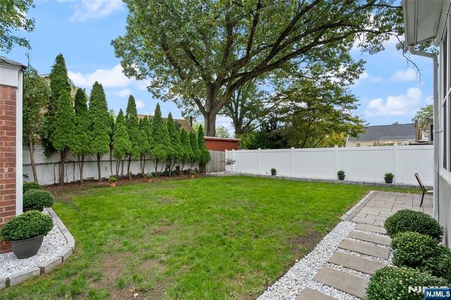 15 Brown Place, Bergenfield, NJ 07621