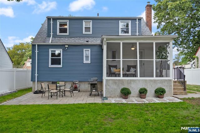 15 Brown Place, Bergenfield, NJ 07621