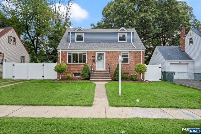15 Brown Place, Bergenfield, NJ 07621