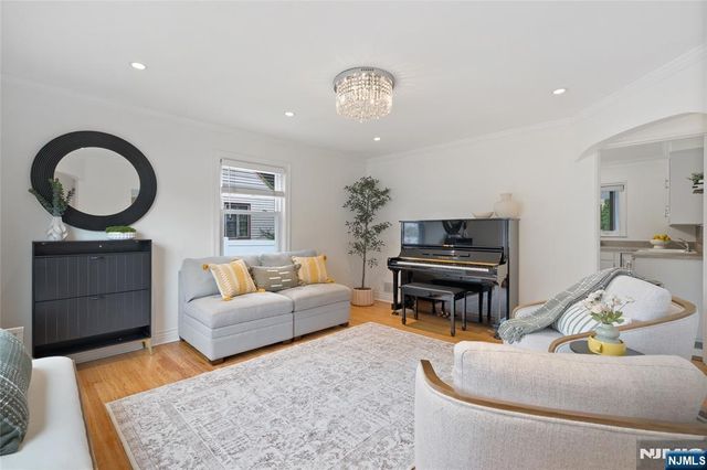 15 Brown Place, Bergenfield, NJ 07621