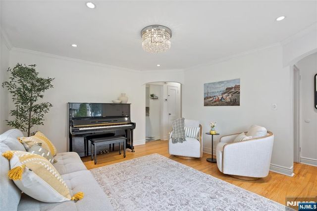 15 Brown Place, Bergenfield, NJ 07621