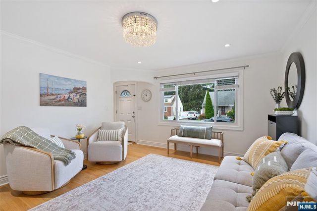 15 Brown Place, Bergenfield, NJ 07621