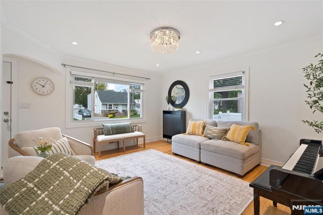 15 Brown Place, Bergenfield, NJ 07621