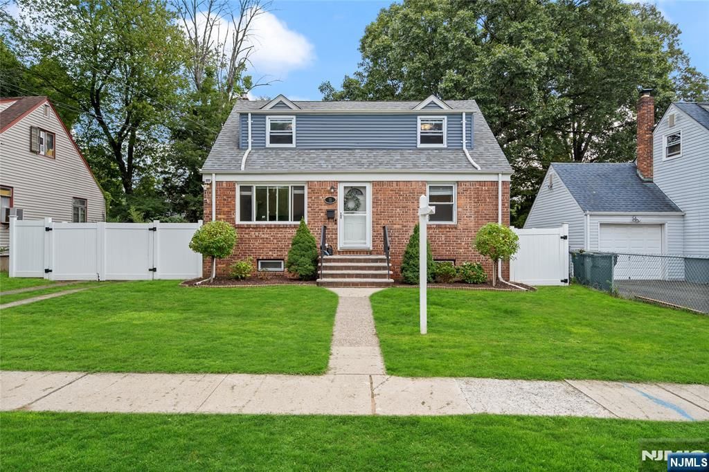 15 Brown Place, Bergenfield, NJ 07621