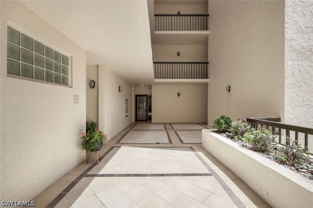 6520 Valen WAY 104, Naples, FL 34108