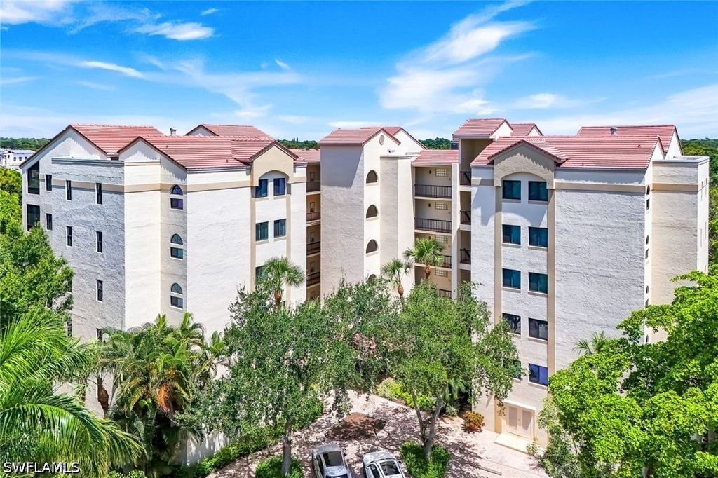 6520 Valen WAY 104, Naples, FL 34108