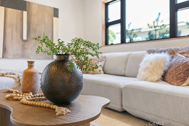 252 Walnut, Costa Mesa, CA 92627