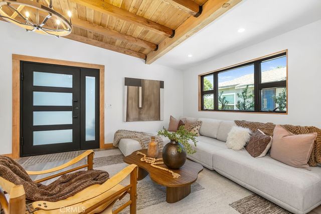 252 Walnut, Costa Mesa, CA 92627