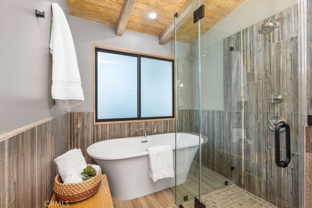 252 Walnut, Costa Mesa, CA 92627