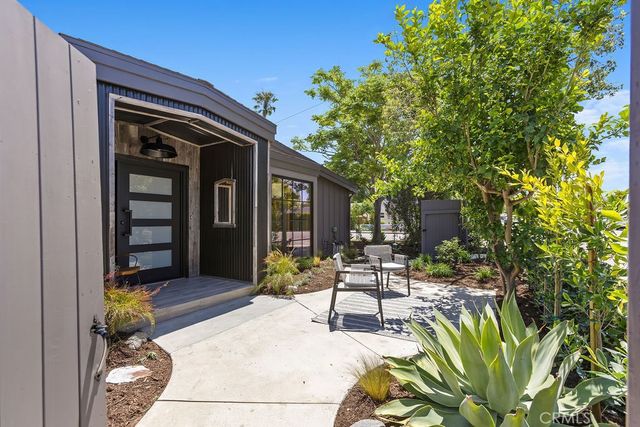 252 Walnut, Costa Mesa, CA 92627