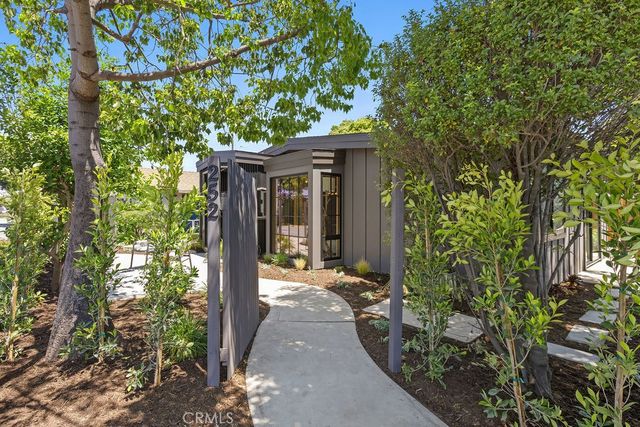 252 Walnut, Costa Mesa, CA 92627