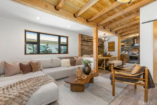 252 Walnut, Costa Mesa, CA 92627