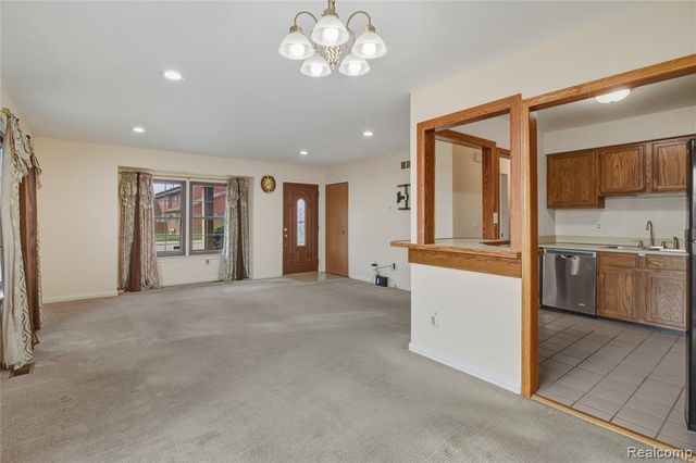 24532 Greenhill Road, Warren, MI 48091