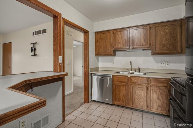 24532 Greenhill Road, Warren, MI 48091