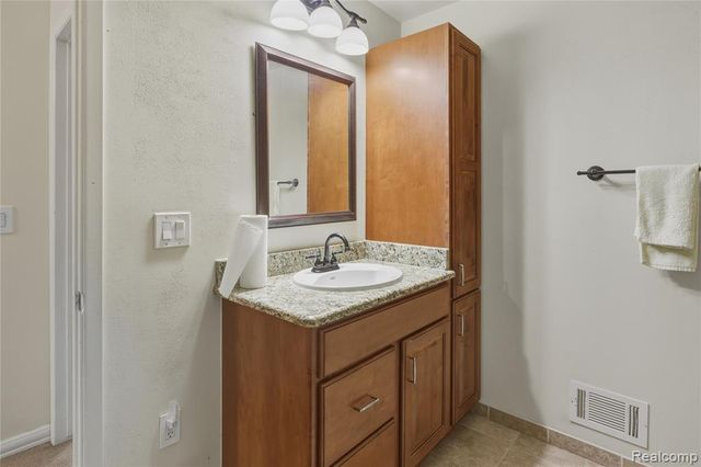 24532 Greenhill Road, Warren, MI 48091