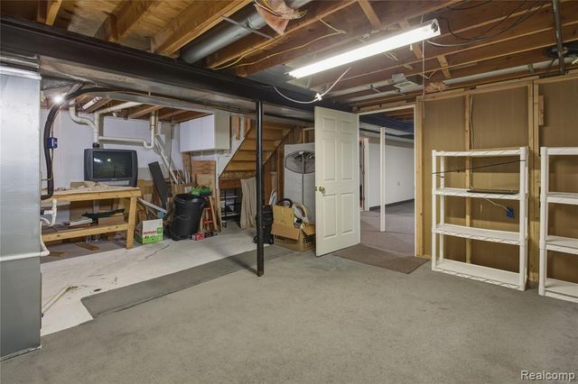 24532 Greenhill Road, Warren, MI 48091