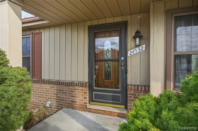 24532 Greenhill Road, Warren, MI 48091