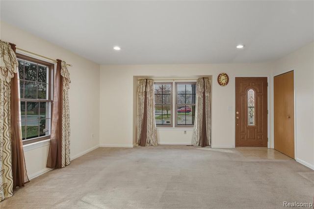 24532 Greenhill Road, Warren, MI 48091