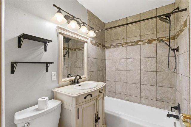 528 East Bluff, Madison, WI 53704