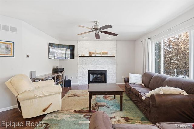 5421 Wentworth Drive, Commerce Twp, MI 48382