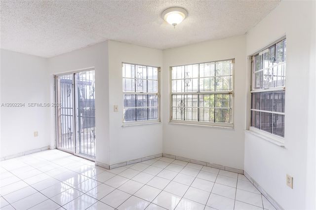 7876 NW 189th St, Hialeah, FL 33015