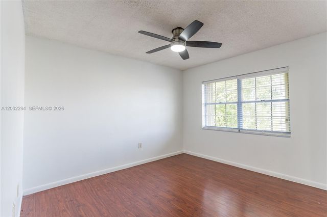 7876 NW 189th St, Hialeah, FL 33015