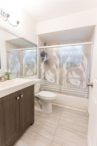 7876 NW 189th St, Hialeah, FL 33015