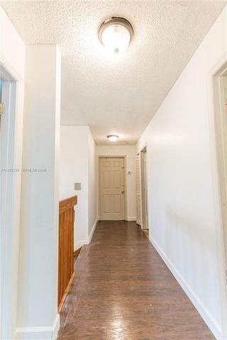 7876 NW 189th St, Hialeah, FL 33015