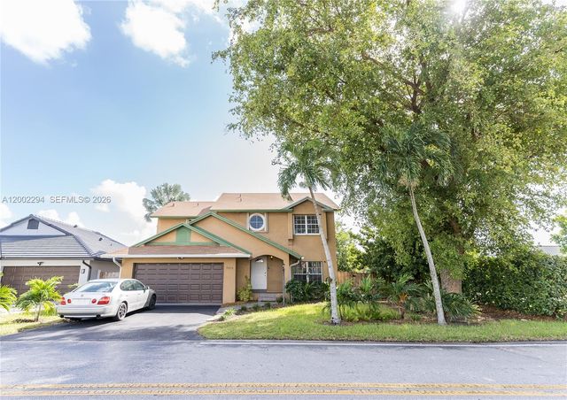 7876 NW 189th St, Hialeah, FL 33015